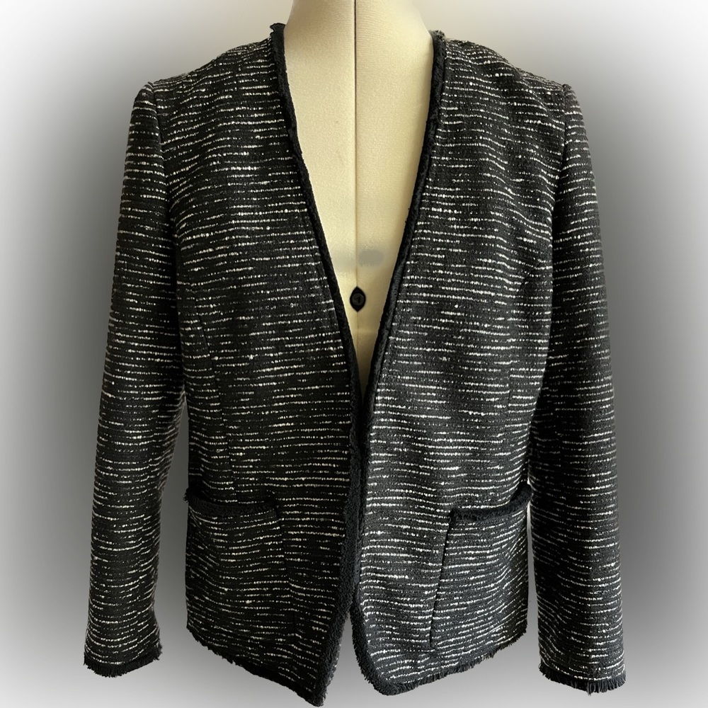 Black and white Banana Republic blazer. Size 8.